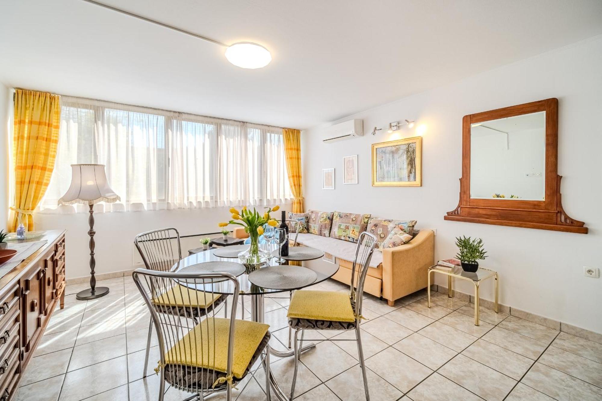 Pine Three - Centre Apartment